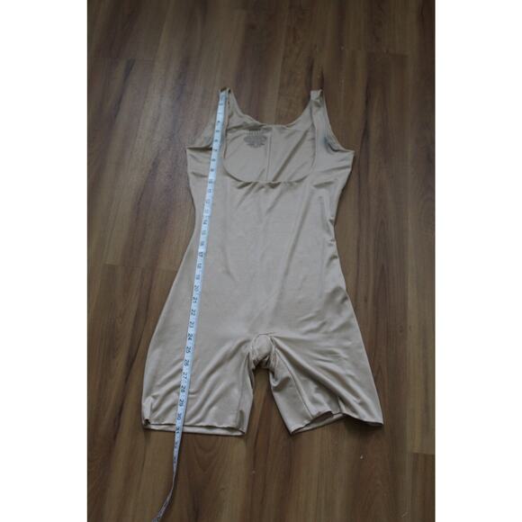 Spanx by Sara Blakely Mid-Thigh Beige Size Large Bodysuit Open Bust - Picture 8 of 9